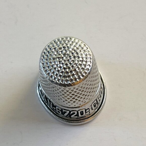 Sewing Quilting Thimble Silver Tone Crown Roof Co Collectible Vintage - Picture 4 of 5